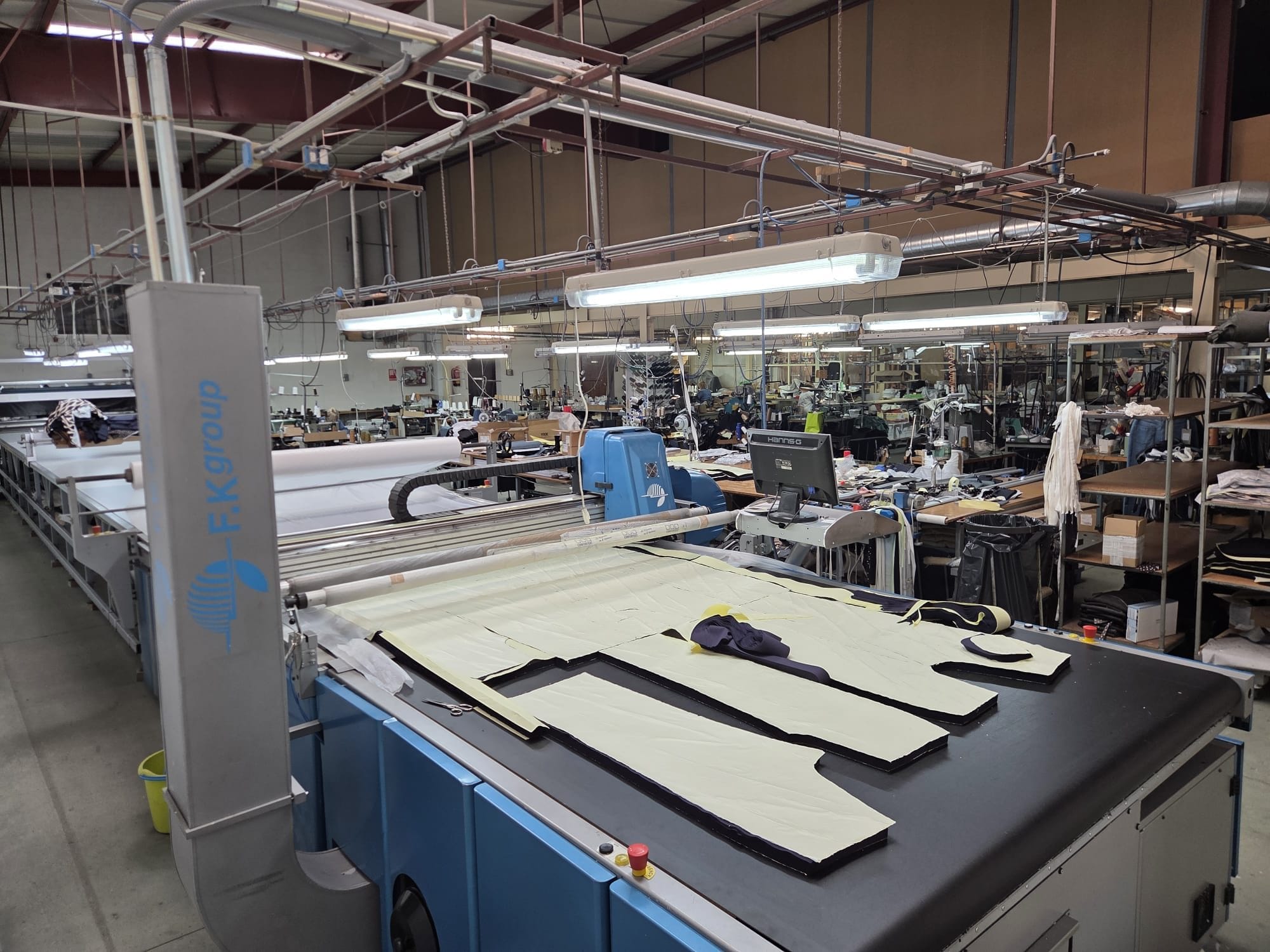 Sala de corte de la fábrica Waltron en Aranda de Duero